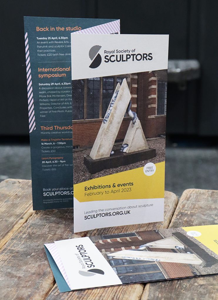 Digital printing of leaflets, cut to a custom shape